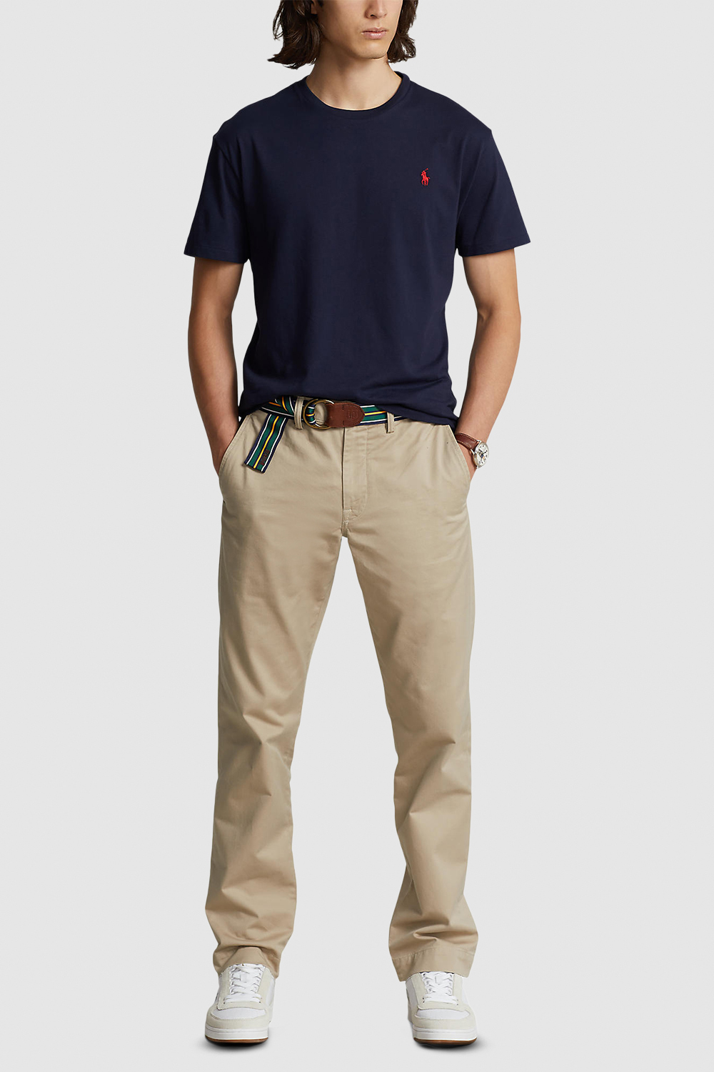 תמונת כל הלוק של חולצת טי